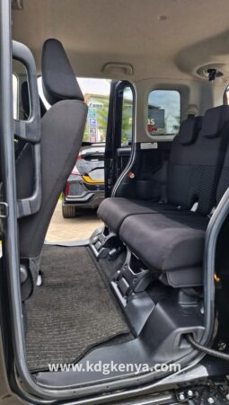 
TOYOTA ROOMY ( G GRADE ) full									