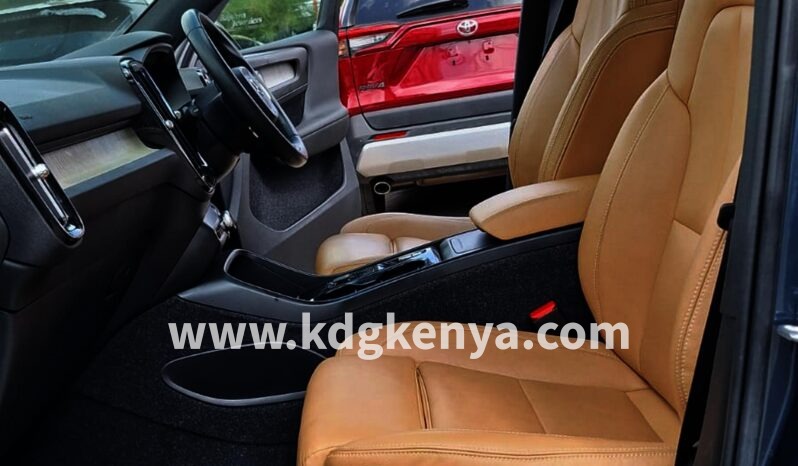 
								VOLVO XC40 ( T4 ) full									