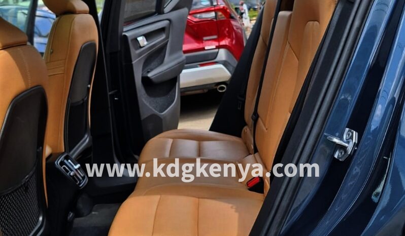 
								VOLVO XC40 ( T4 ) full									