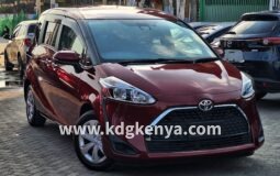 TOYOTA SIENTA  ( XV PACKAGE FF 7 SEATER  )