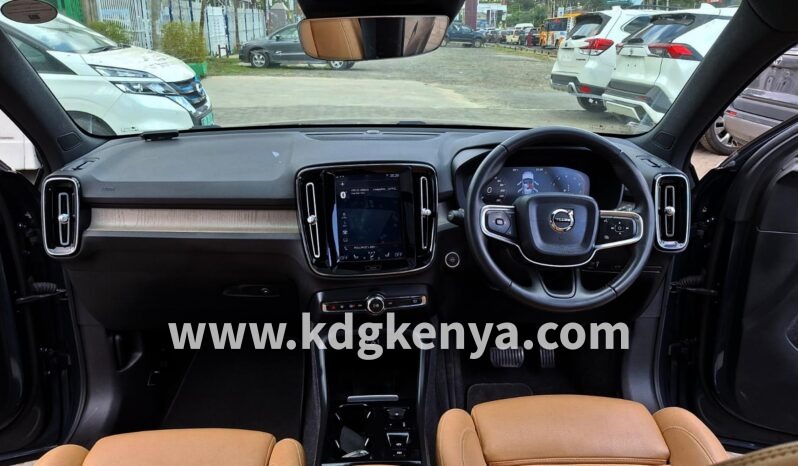 
								VOLVO XC40 ( T4 ) full									