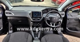 PEUGEOT  ( 208 )