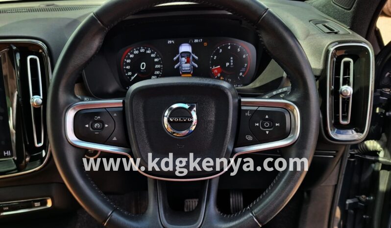 
								VOLVO XC40 ( T4 ) full									
