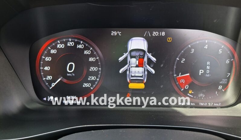 
								VOLVO XC40 ( T4 ) full									