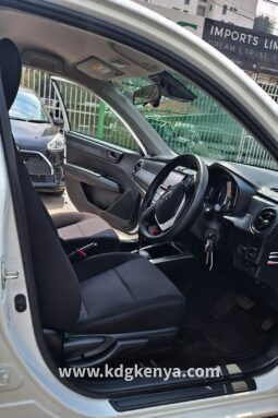 
										TOYOTA COROLLA FIELDER ( HYBRID FF ) full									