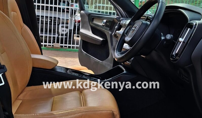 
								VOLVO XC40 ( T4 ) full									