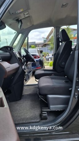 
TOYOTA ROOMY ( G GRADE ) full									