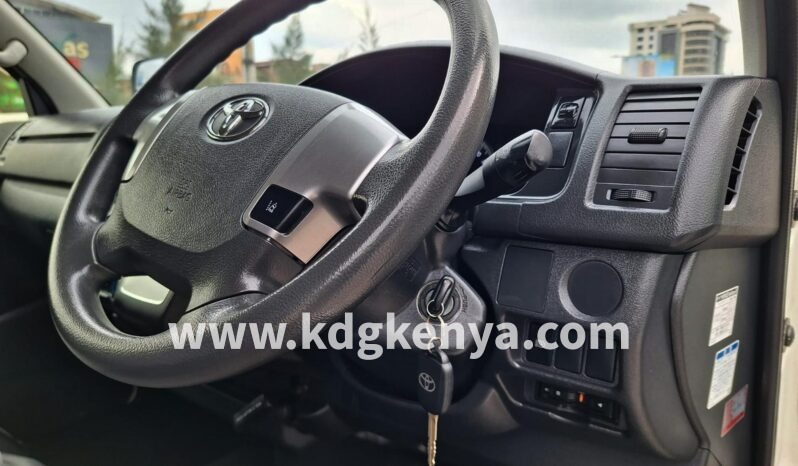 
								TOYOTA HIACE full									