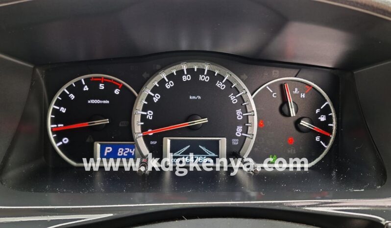 
								TOYOTA HIACE full									