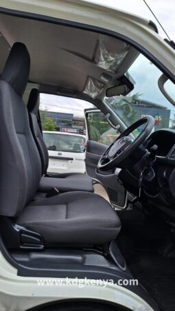
										TOYOTA HIACE full									
