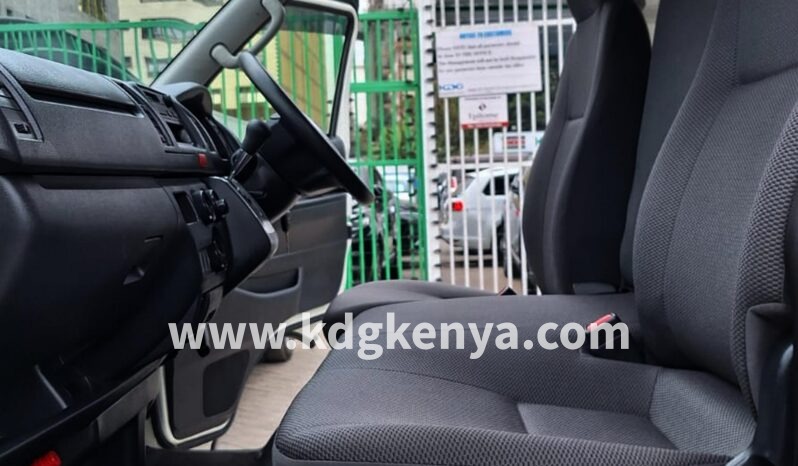 
								TOYOTA HIACE full									