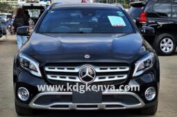 MERCEDES-BENZ  ( GLA220  )