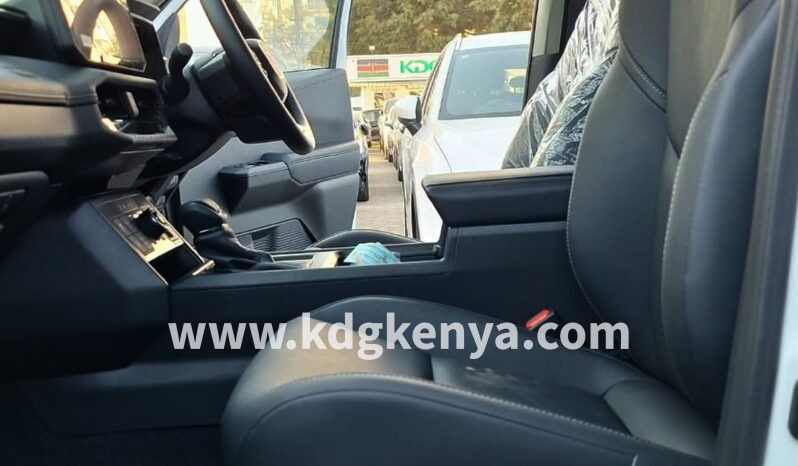 
TOYOTA HILUX ( TRAVO 1GD-FTV 2.8L ) full									