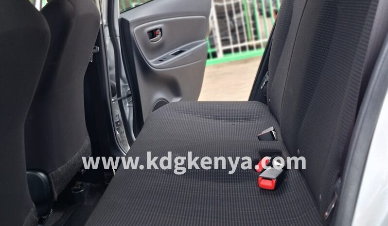 
								TOYOTA VITZ ( HYBRID ) full									