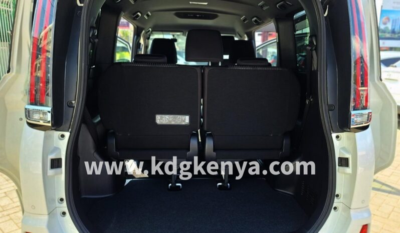 
TOYOTA NOAH full									