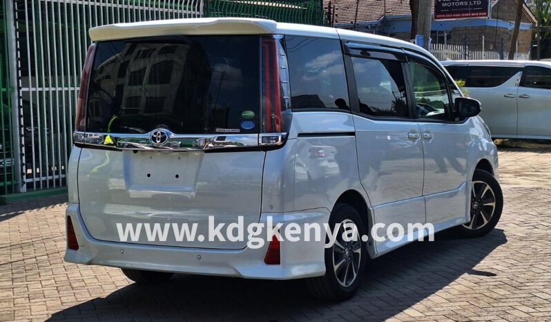 
TOYOTA NOAH full									