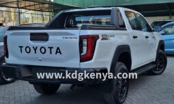 TOYOTA HILUX ( TRAVO 1GD-FTV 2.8L ) full