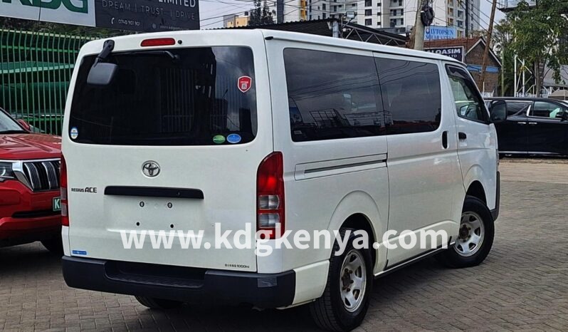 
								TOYOTA REGIUS ACE ( 4WD DX ) full									