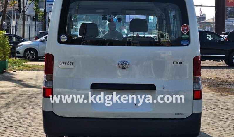 
								TOYOTA LITEACE VAN 2WD ( DX ) full									