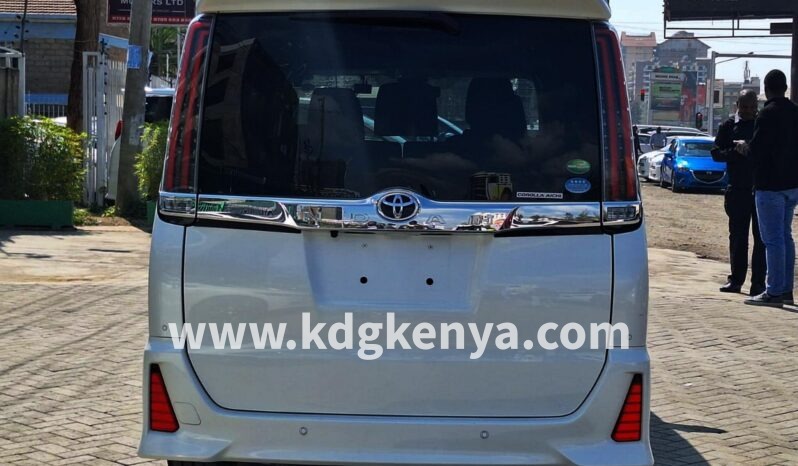 
TOYOTA NOAH full									