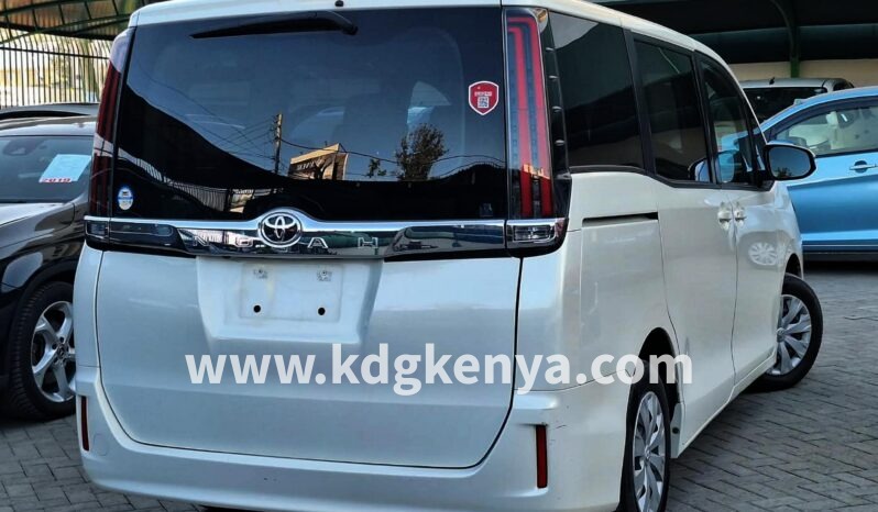 
								TOYOTA NOAH full									