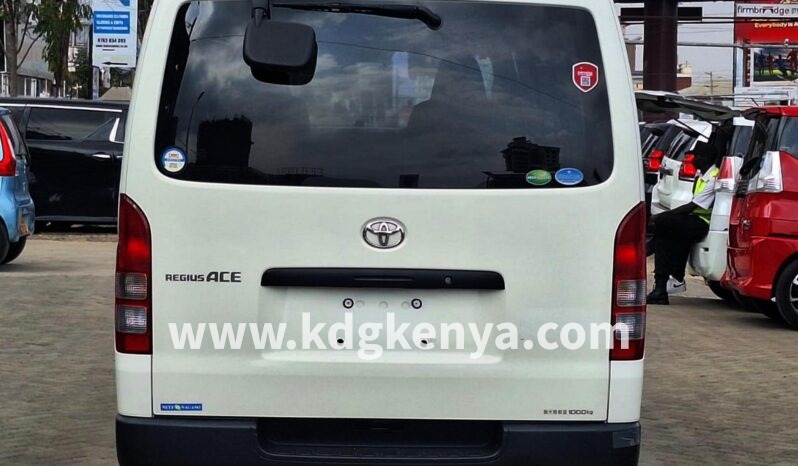 
								TOYOTA REGIUS ACE ( 4WD DX ) full									