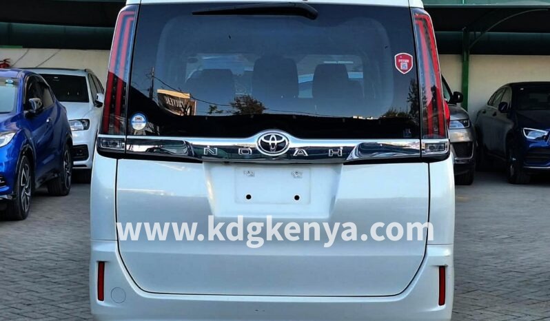 
								TOYOTA NOAH full									