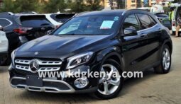 MERCEDES-BENZ  ( GLA220  )