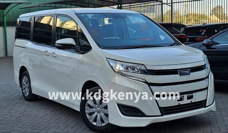 
								TOYOTA NOAH full									
