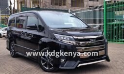 TOYOTA NOAH  ( G GRADE 2WD )