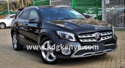 MERCEDES-BENZ  ( GLA220  )