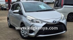 TOYOTA VITZ ( HYBRID )