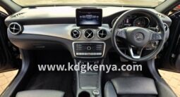 MERCEDES-BENZ  ( GLA220  )