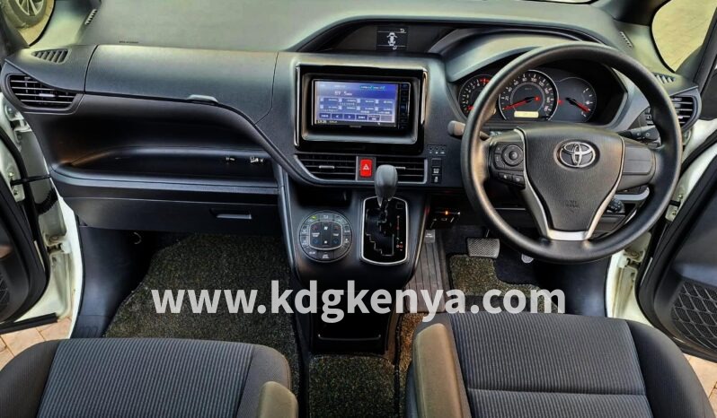 
								TOYOTA NOAH full									