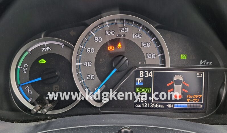 
								TOYOTA VITZ ( HYBRID ) full									