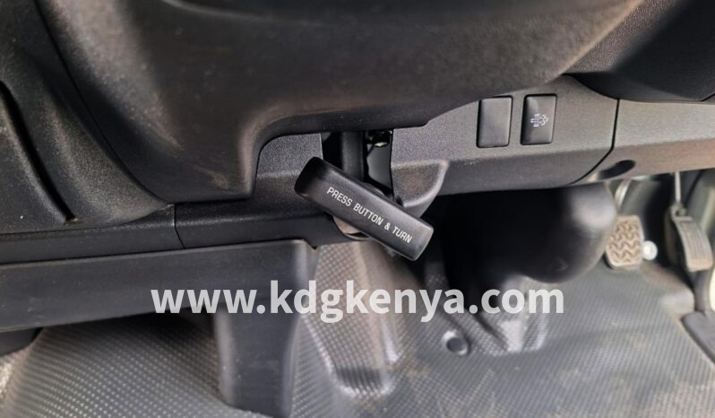 
								TOYOTA REGIUS ACE ( 4WD DX ) full									
