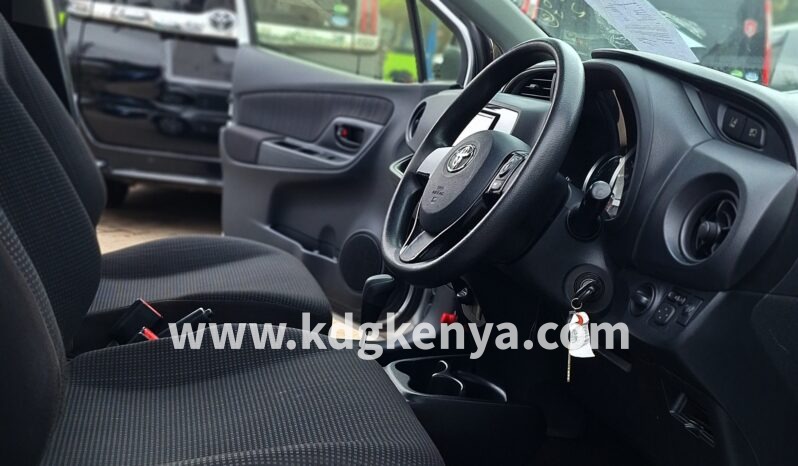 
								TOYOTA VITZ ( HYBRID ) full									