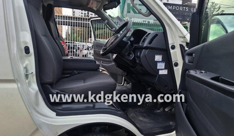 
								TOYOTA REGIUS ACE ( 4WD DX ) full									