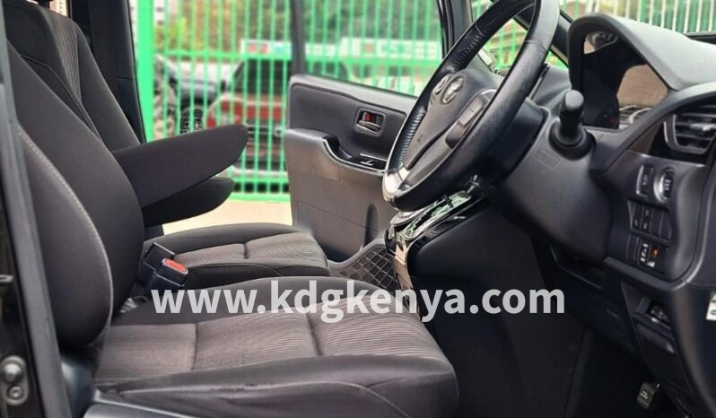
								TOYOTA NOAH  ( G GRADE 2WD ) full									