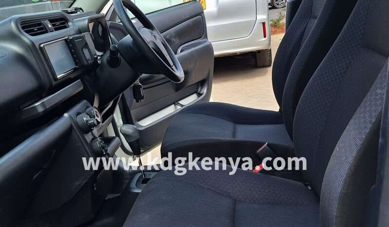 
								TOYOTA SUCCEED VAN full									