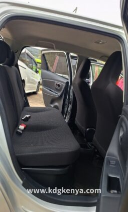
										TOYOTA VITZ ( HYBRID ) full									