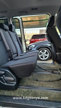 
										TOYOTA NOAH full									