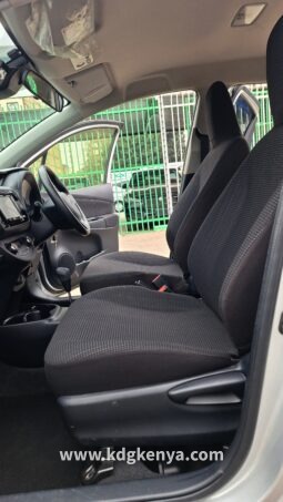 
										TOYOTA VITZ ( HYBRID ) full									