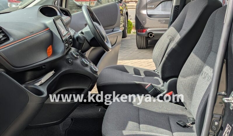 
								TOYOTA SIENTA ( XV PACKAGE ) full									