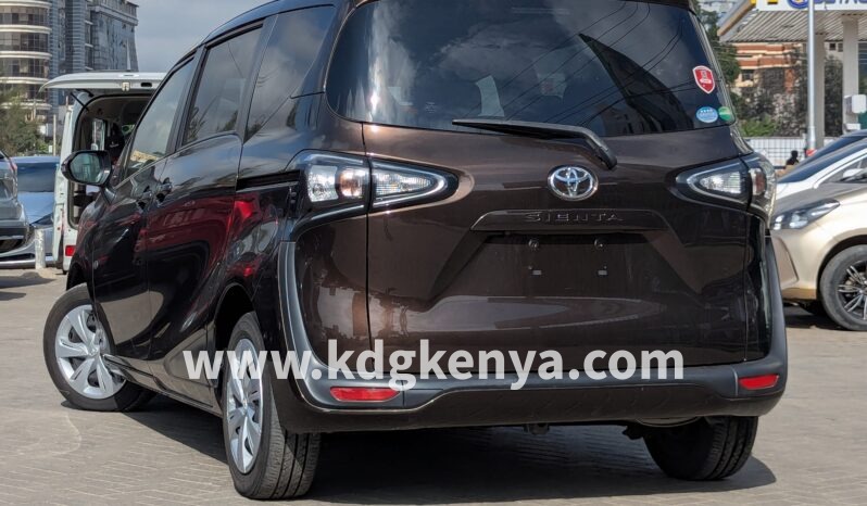 
								TOYOTA SIENTA  ( XV PACKAGE ) full									