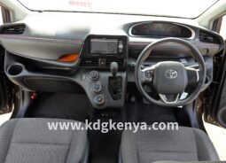 TOYOTA SIENTA  ( XV PACKAGE )