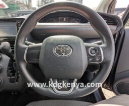 TOYOTA SIENTA ( XV PACKAGE )