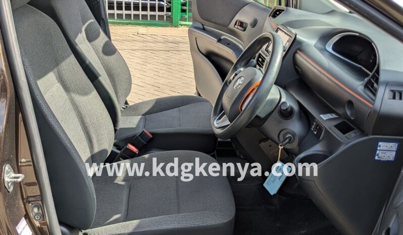 
								TOYOTA SIENTA  ( XV PACKAGE ) full									