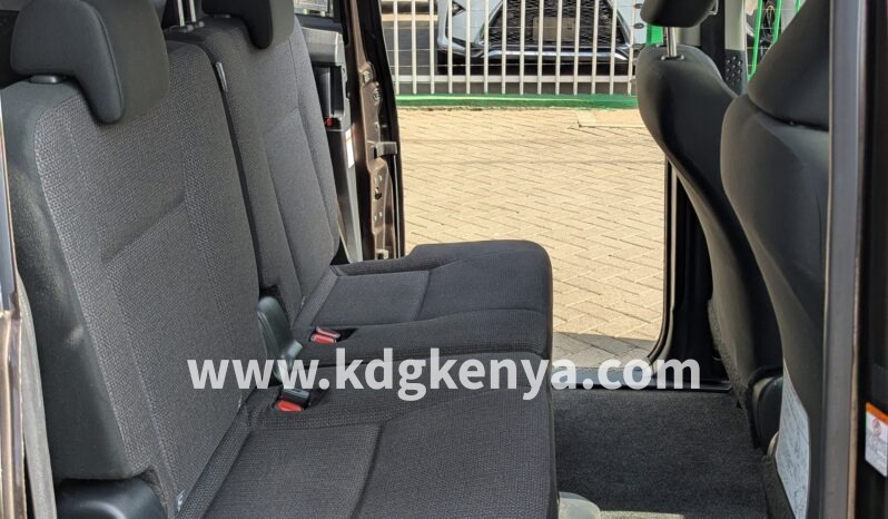 
								TOYOTA SIENTA  ( XV PACKAGE ) full									