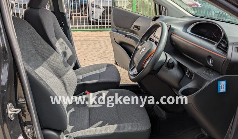 
								TOYOTA SIENTA ( XV PACKAGE ) full									